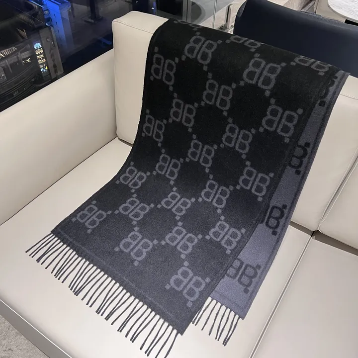 スーパーコピー バレンシアガ マフラー