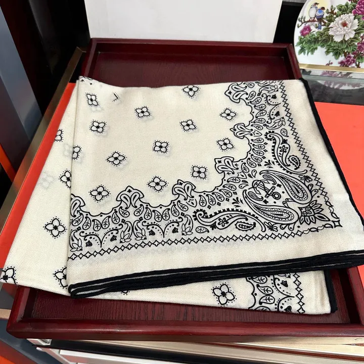 スーパーコピー セリーヌ マフラー