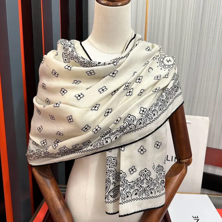 スーパーコピー セリーヌ マフラー