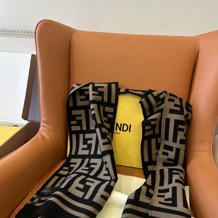 スーパーコピー フェンディ マフラー