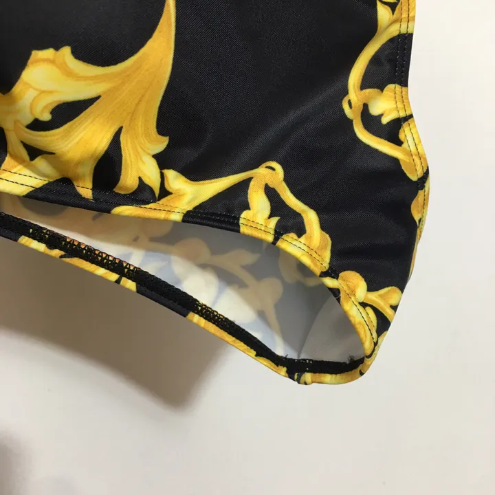 スーパーコピー シュプリーム 水着