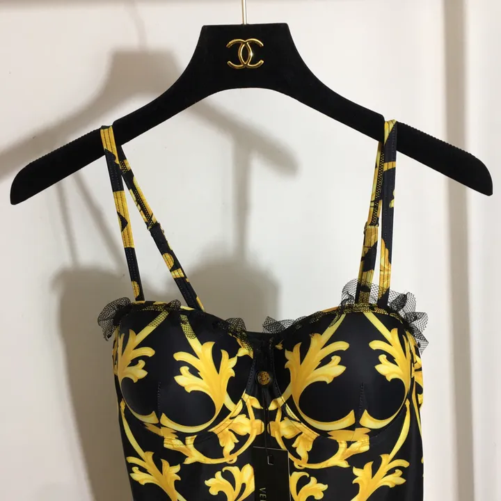 スーパーコピー シュプリーム 水着