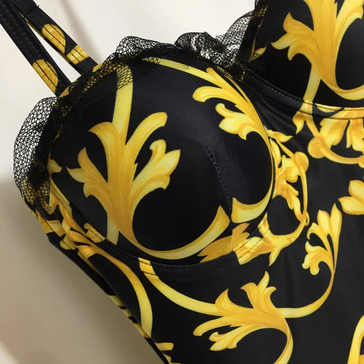 スーパーコピー シュプリーム 水着