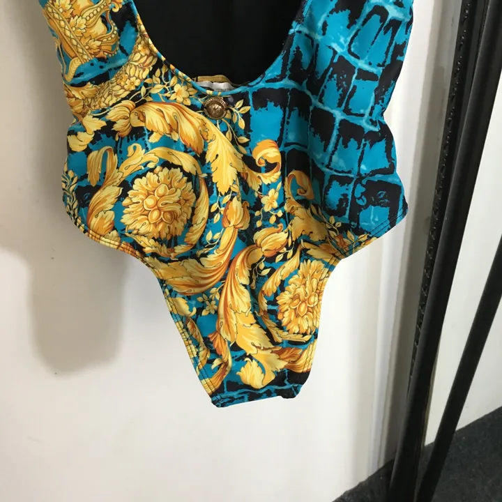 スーパーコピー シュプリーム 水着