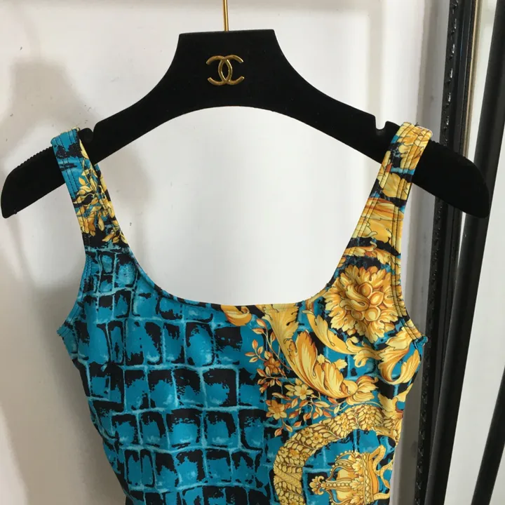 スーパーコピー シュプリーム 水着