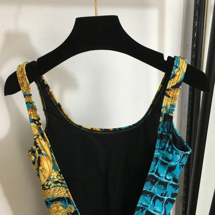 スーパーコピー シュプリーム 水着