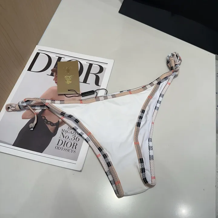 スーパーコピー バーバリー ス 水着