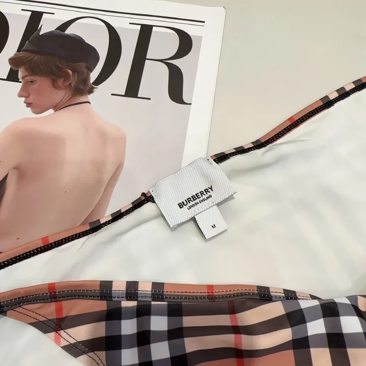 スーパーコピー バーバリー ス 水着