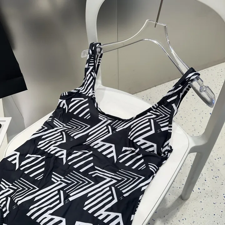 スーパーコピー シャネル 水着