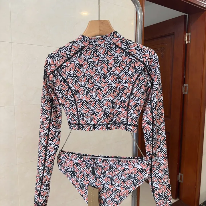 スーパーコピー バーバリー ス 水着