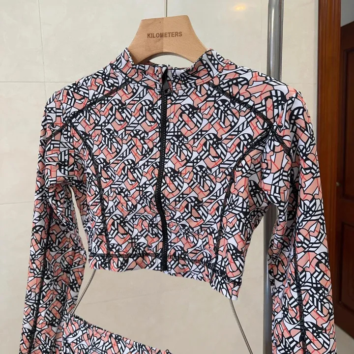 スーパーコピー バーバリー ス 水着