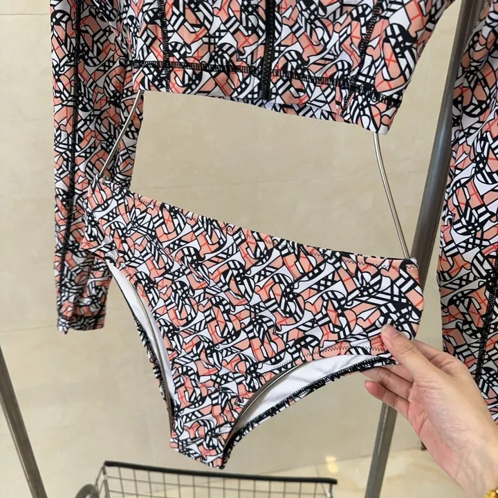 スーパーコピー バーバリー ス 水着