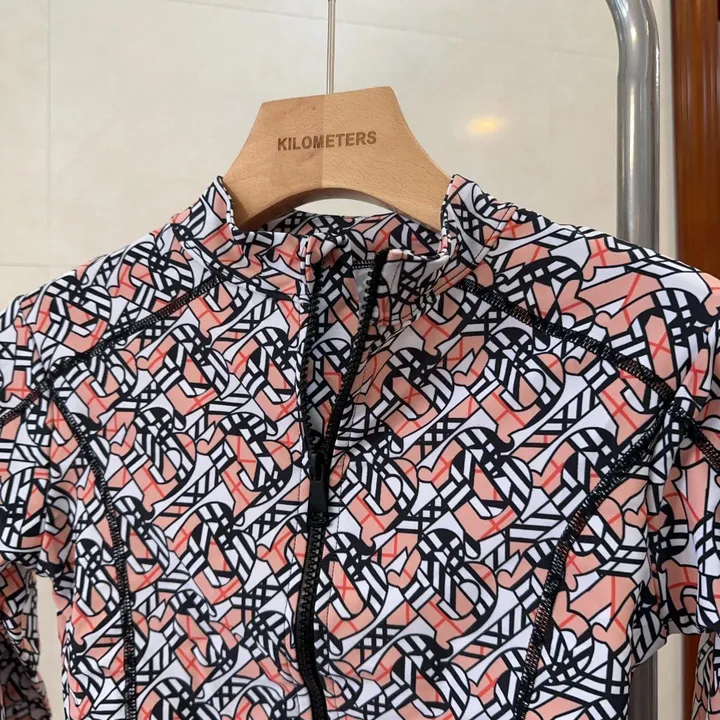 スーパーコピー バーバリー ス 水着