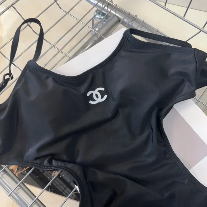 スーパーコピー シャネル 水着