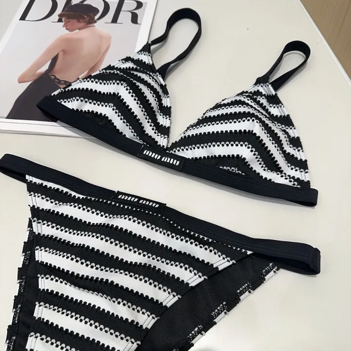 スーパーコピー ミュウミュウ 水着