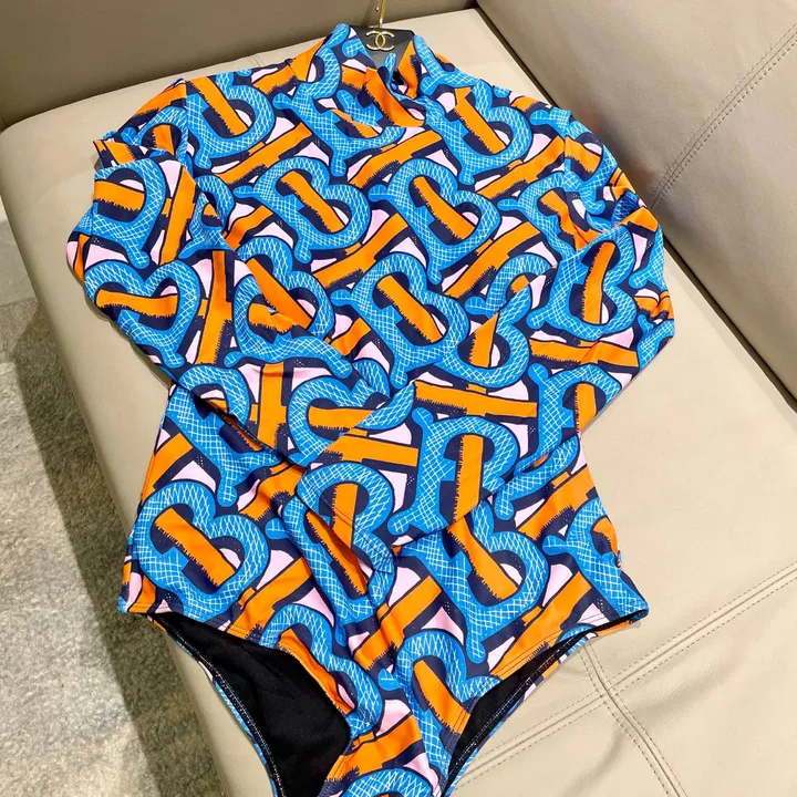 スーパーコピー バーバリー ス 水着