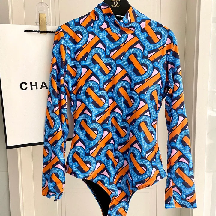 スーパーコピー バーバリー ス 水着