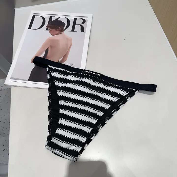 スーパーコピー ミュウミュウ 水着