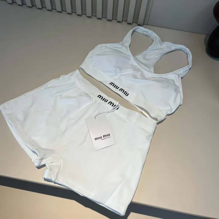 スーパーコピー ミュウミュウ 水着