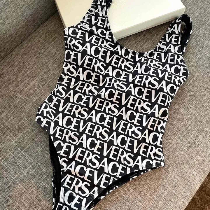 スーパーコピー ヴェルサーチ 水着