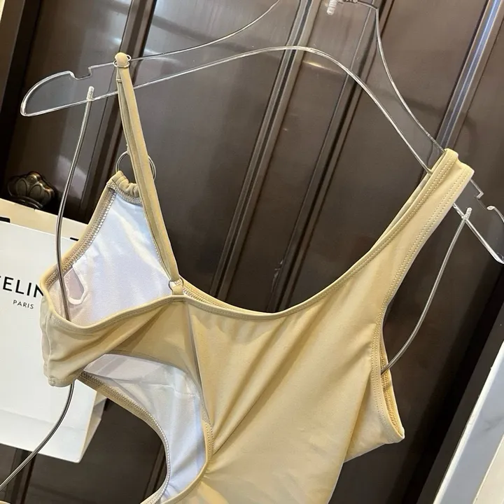 スーパーコピー ミュウミュウ 水着