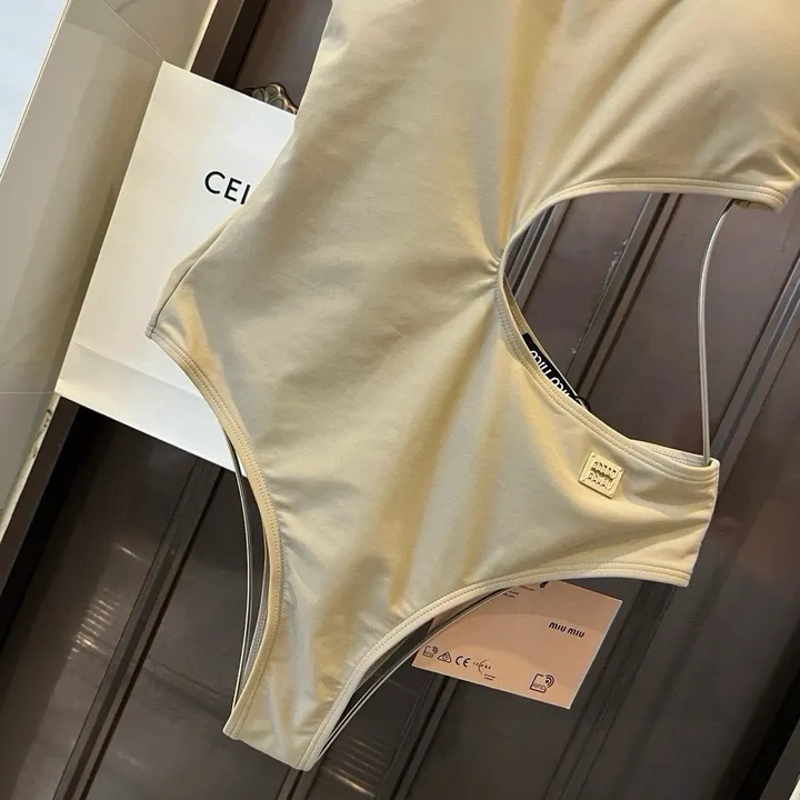 スーパーコピー ミュウミュウ 水着