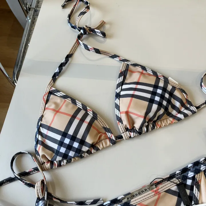 スーパーコピー バーバリー ス 水着