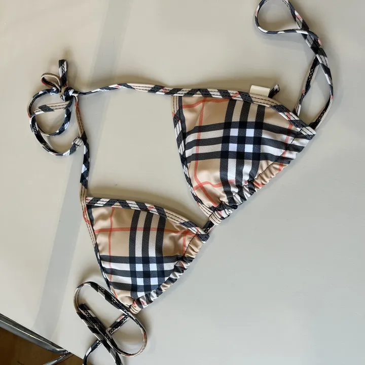 スーパーコピー バーバリー ス 水着