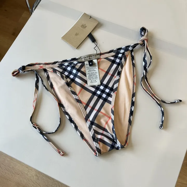 スーパーコピー バーバリー ス 水着