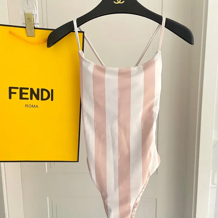 スーパーコピー フェンディ 水着