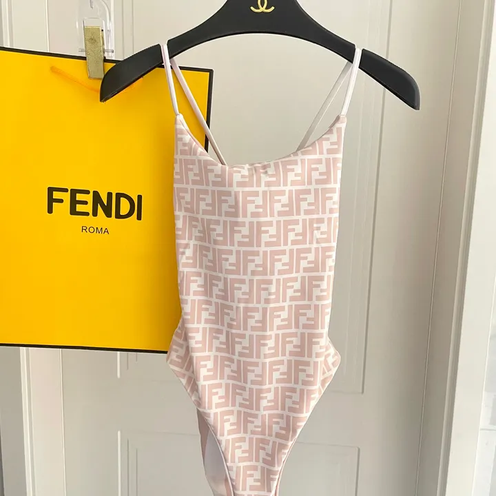 スーパーコピー フェンディ 水着