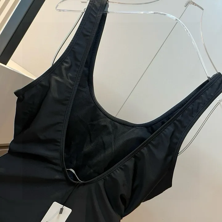 スーパーコピー グッチ 水着