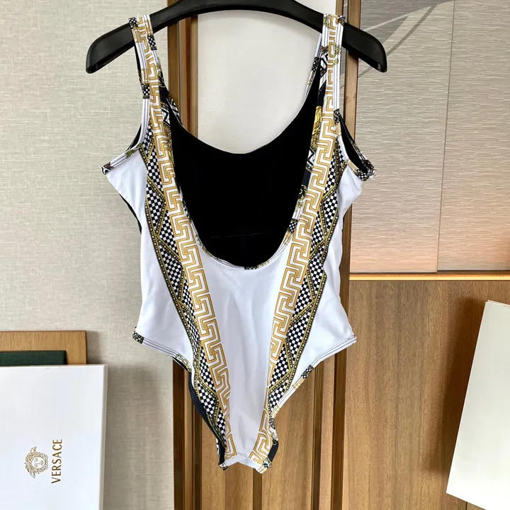 スーパーコピー ヴェルサーチ 水着