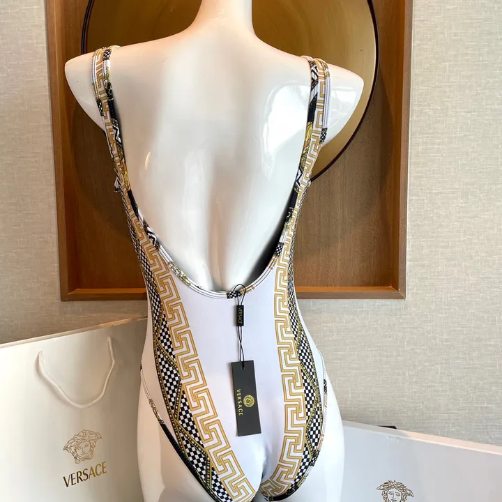 スーパーコピー ヴェルサーチ 水着