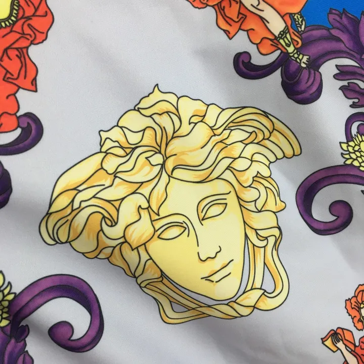 スーパーコピー シュプリーム 水着