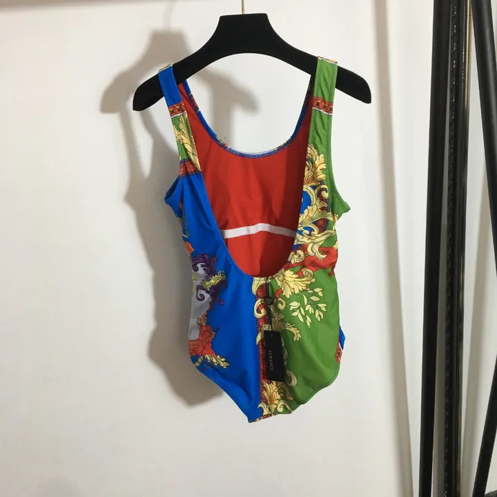 スーパーコピー シュプリーム 水着