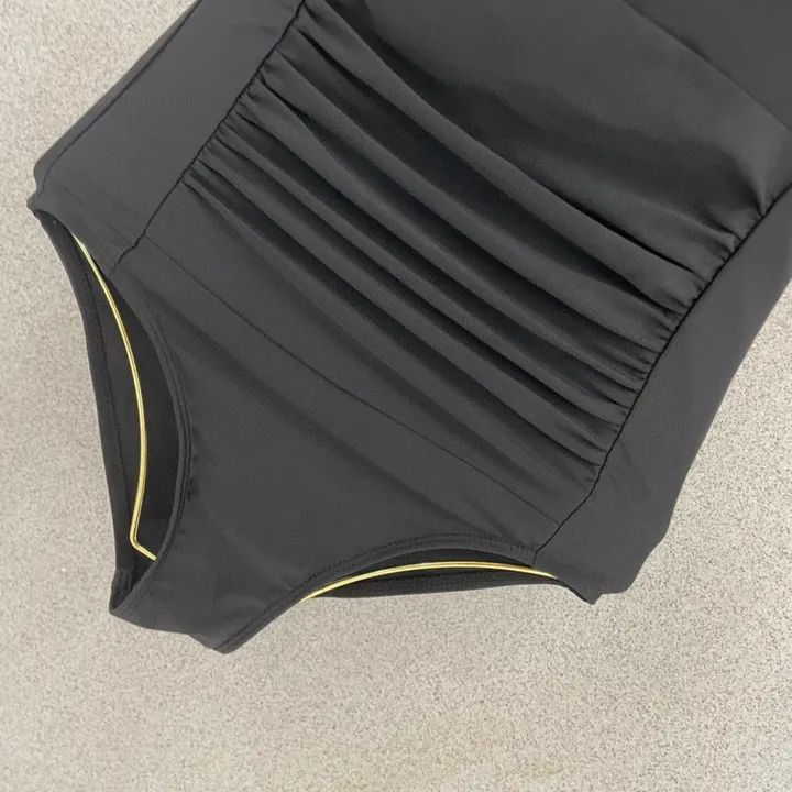 スーパーコピー シャネル 水着