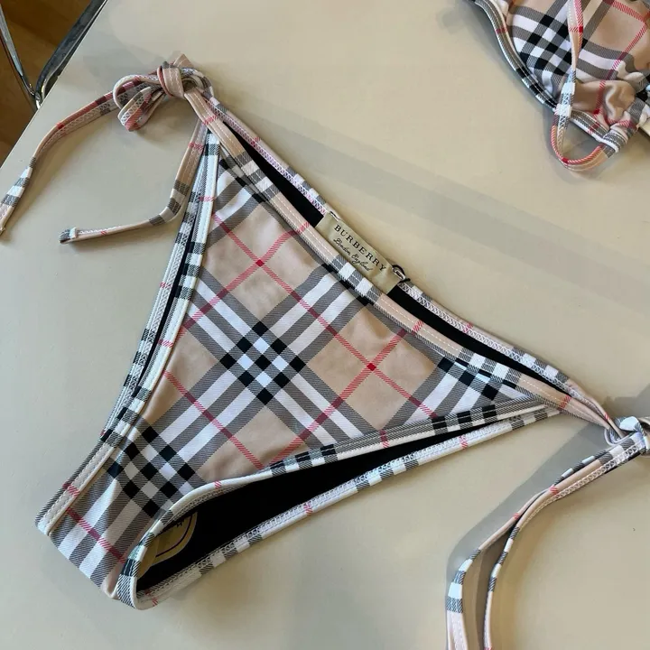 スーパーコピー バーバリー ス 水着