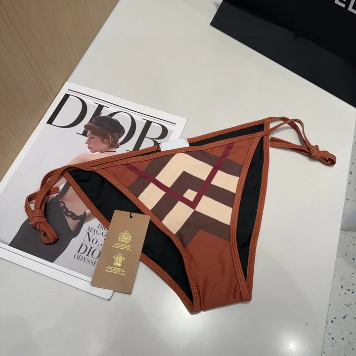 スーパーコピー バーバリー ス 水着