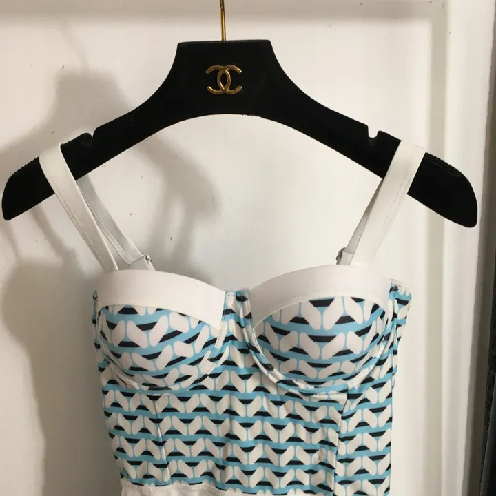 スーパーコピー バレンシアガ 水着