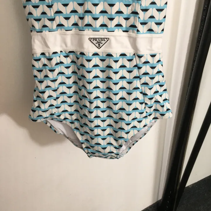 スーパーコピー バレンシアガ 水着