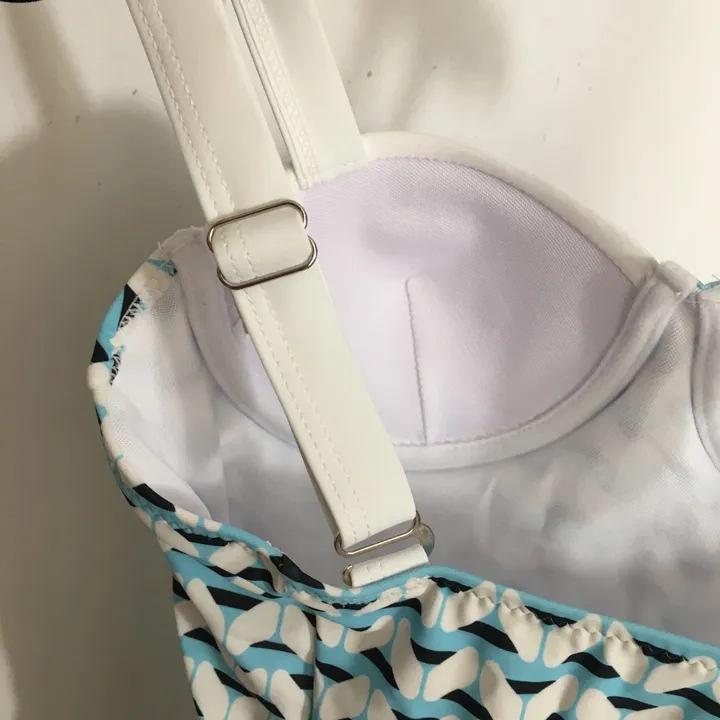 スーパーコピー バレンシアガ 水着