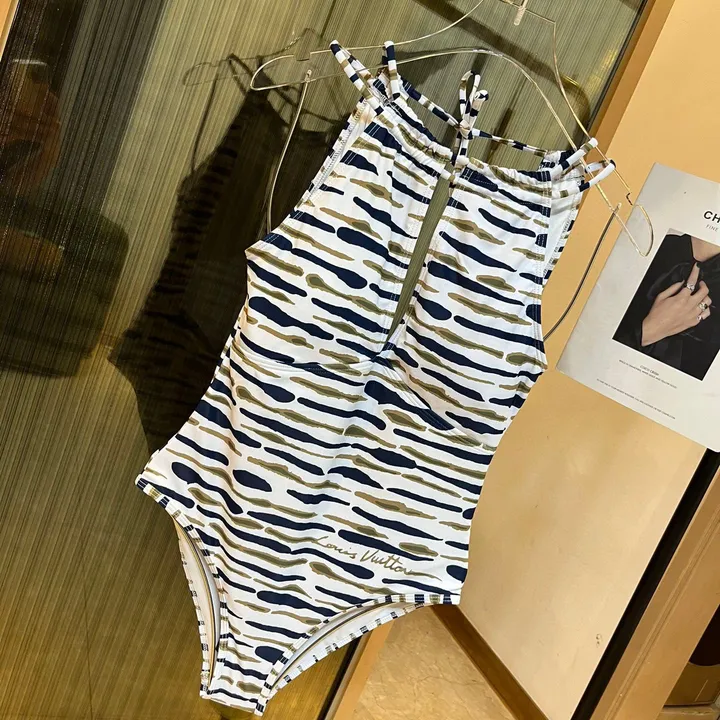 スーパーコピー シャネル 水着