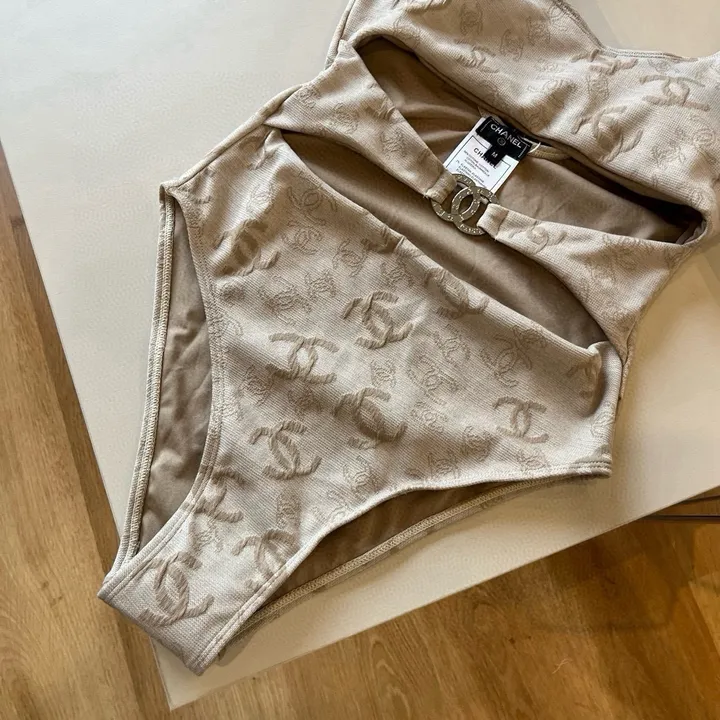 スーパーコピー シャネル 水着