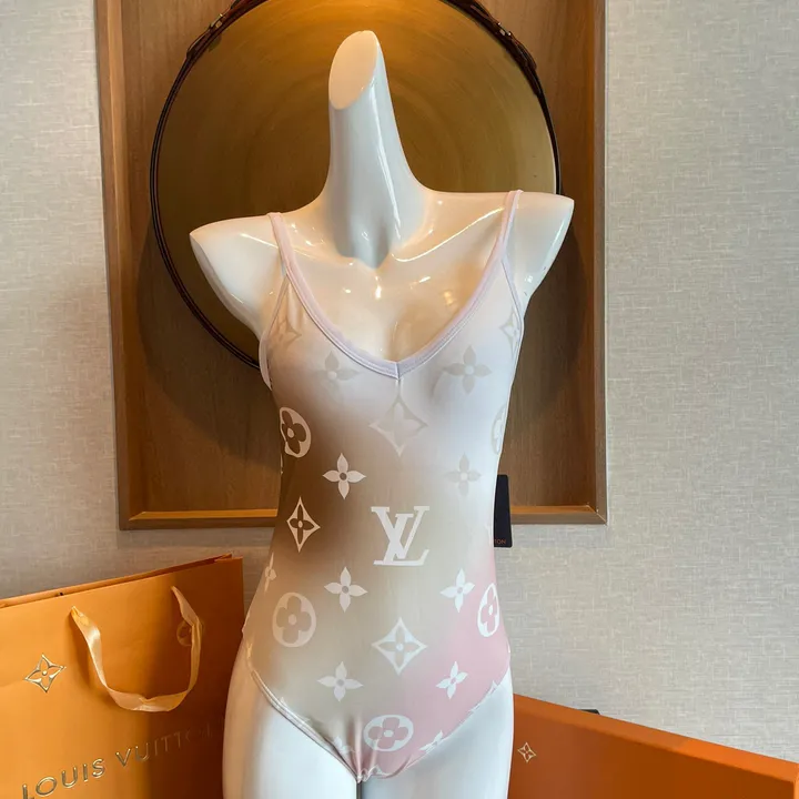 スーパーコピー シャネル 水着