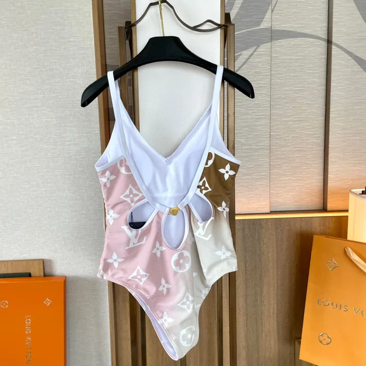 スーパーコピー シャネル 水着