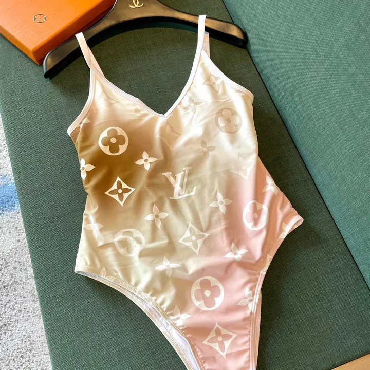 スーパーコピー シャネル 水着