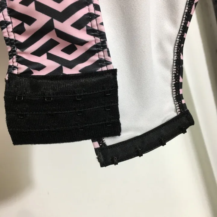 スーパーコピー シュプリーム 水着