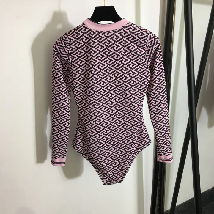 スーパーコピー シュプリーム 水着