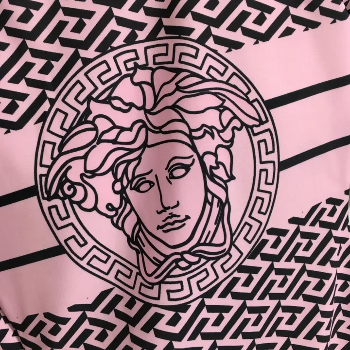 スーパーコピー シュプリーム 水着